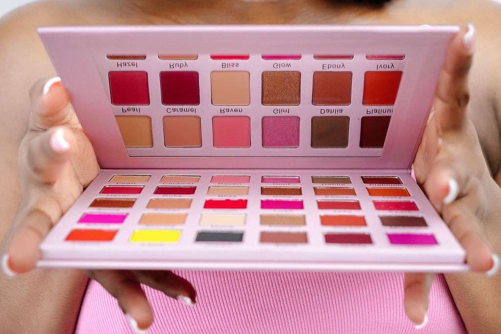 Eye shadow pallete